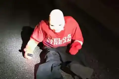 Woman stops to help a child and luckily escapes when she realised it was a trap